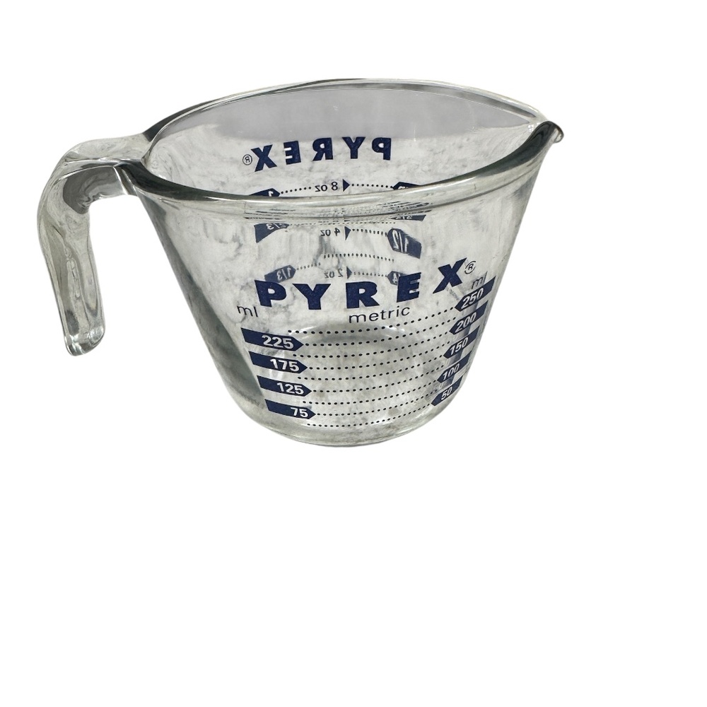 Vintage - Rare - Pyrex glass measuring cup‎ featuring blue lettering Made in USA